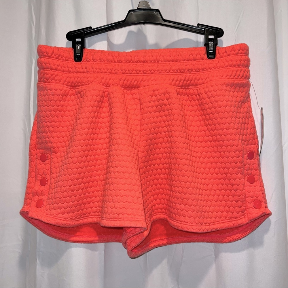 NWT-Womens Athletic Shorts Size Medium